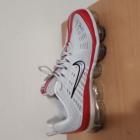 NIKE AIR VAPORMAX 360 SIZE 10 VAST GREY/WHITE-PARTICLE GREY AND RED. - Picture 9 of 17